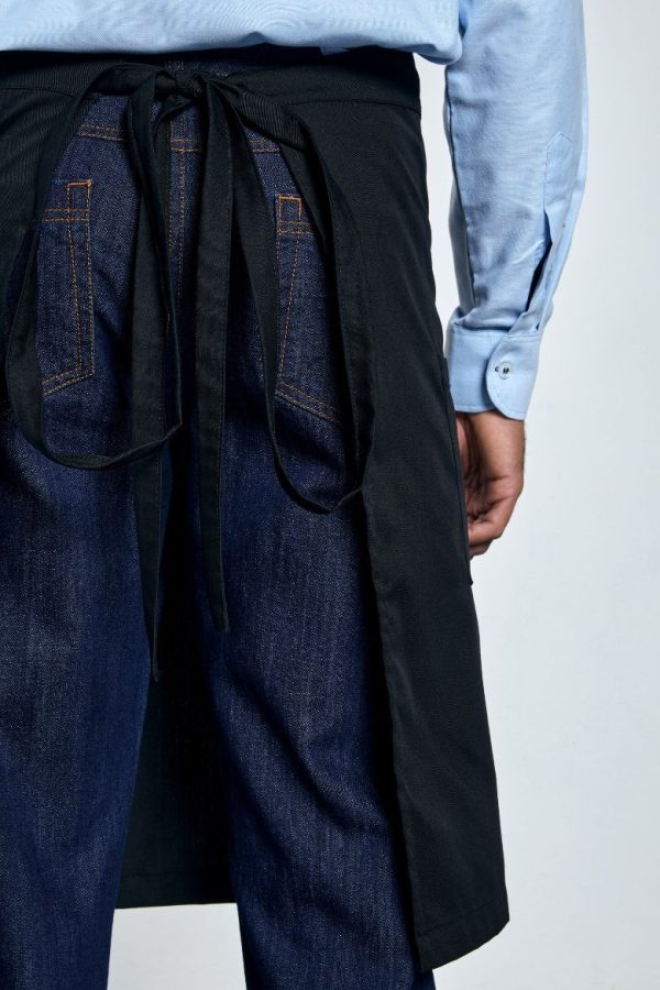 Pormenor das fitas de aperto do avental de cozinha masculino fabricado pela Unifardas