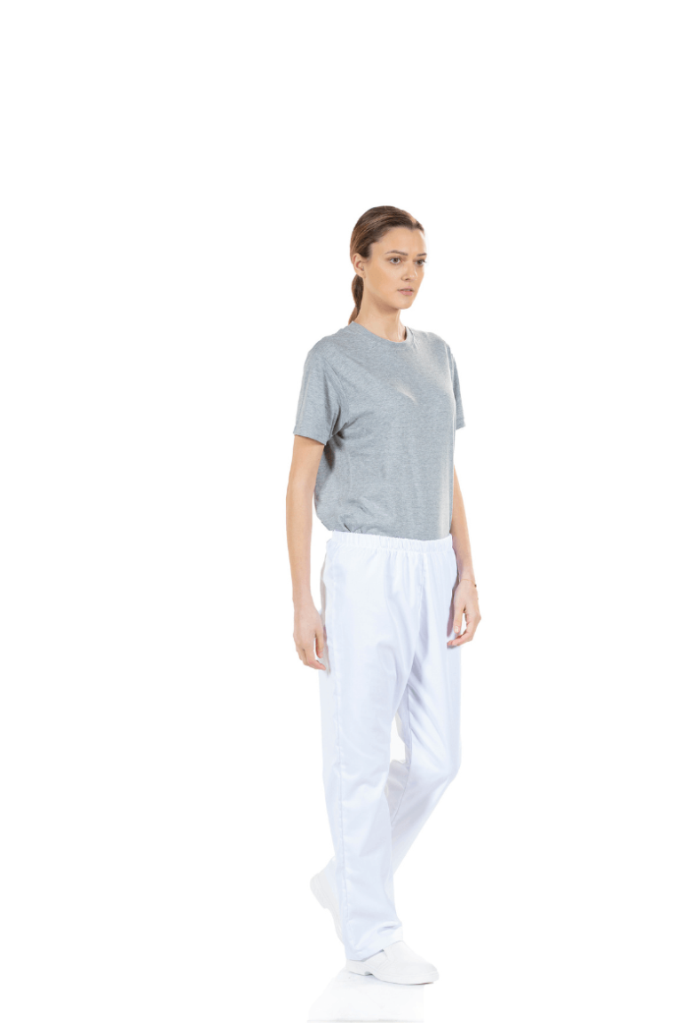 Profissionald e Saúde vestida com uma calça branca de enfermeira fabricada pela unifardas
