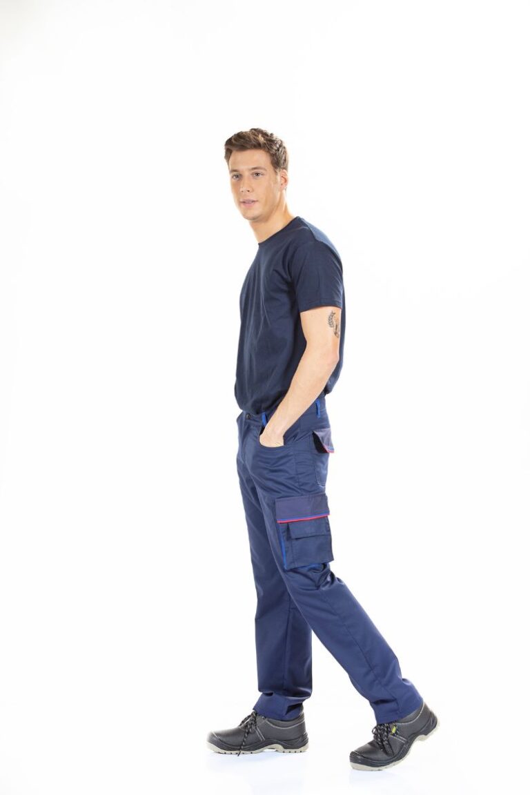 Trabalhador vestido com calça de trabalho para homem na cor azul marinha multibolsos