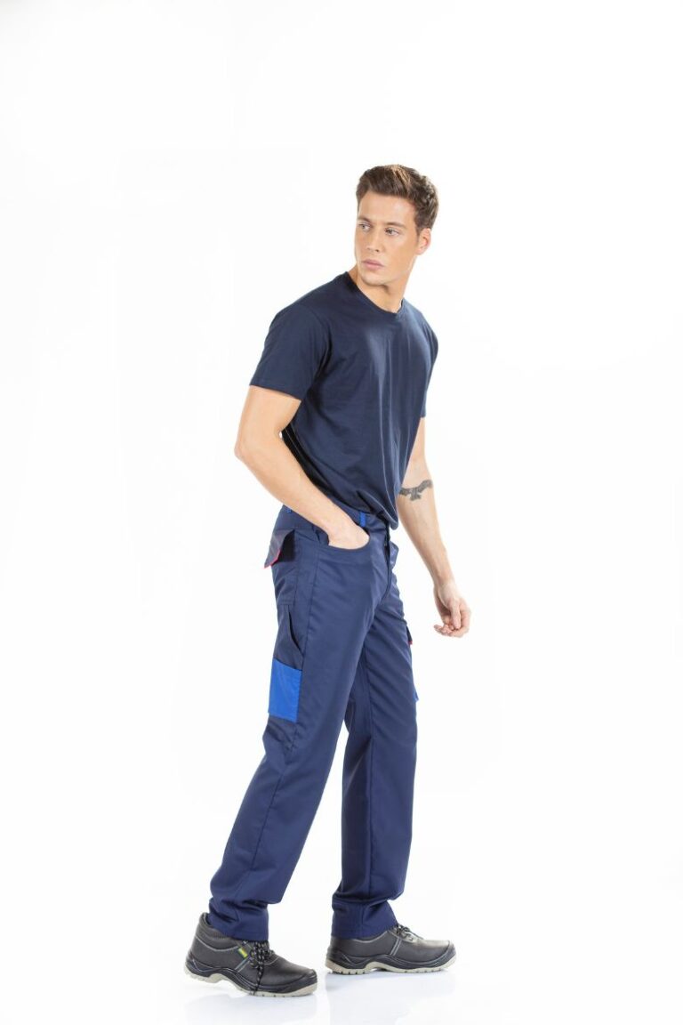 Trabalhador vestido com calça de trabalho para homem na cor azul marinha multibolsos