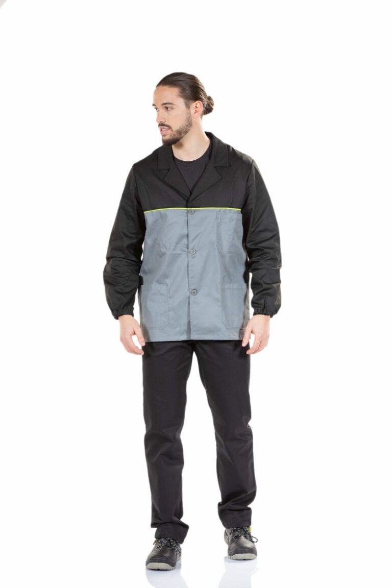Homem vestido com um casaco para trabalhar masculino fabricado pela unifardas