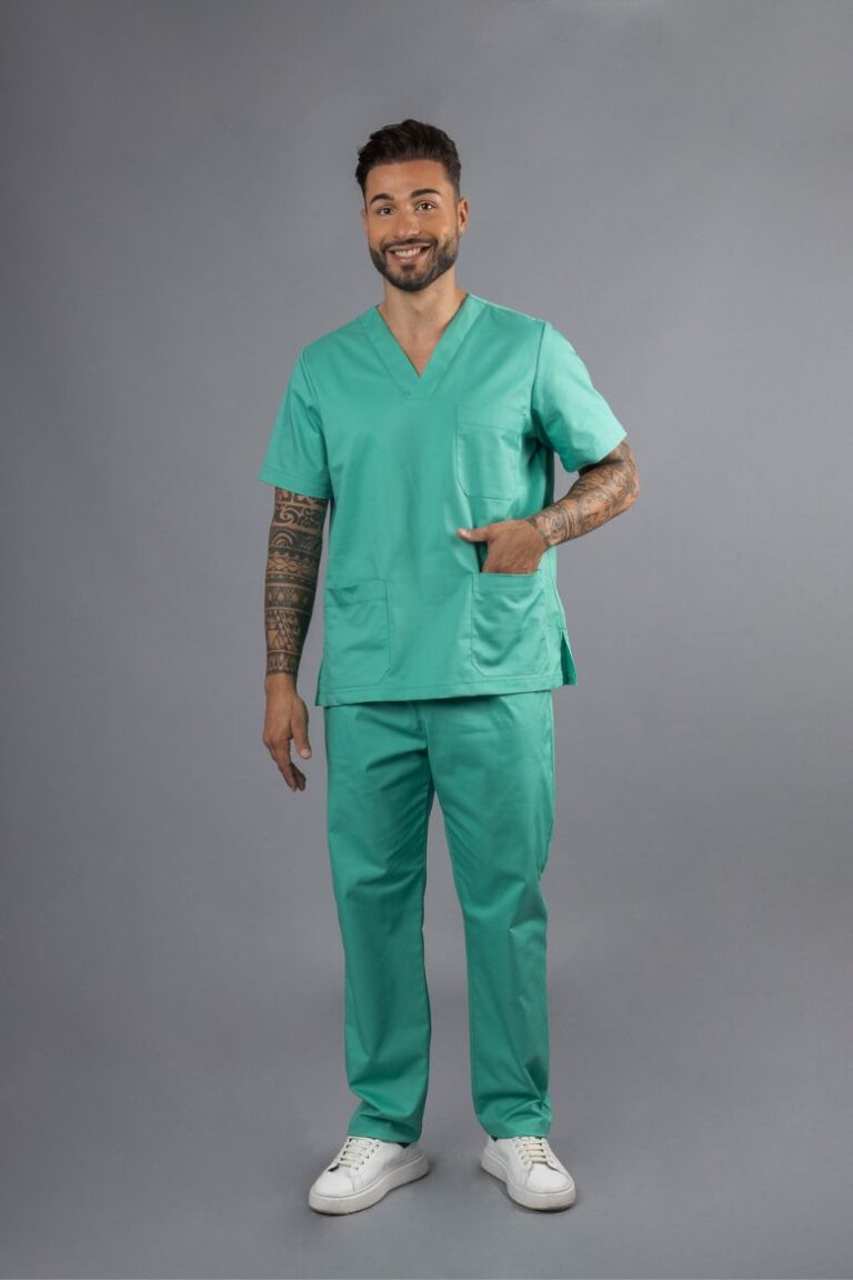 Profissional de Saúde vestido com um pijama cirúrgico verde para uniforme profissional de saúde
