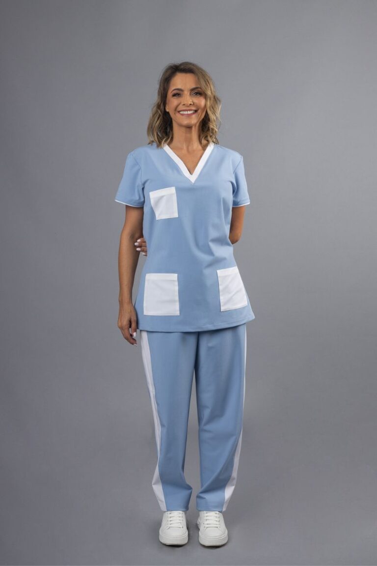 Enfermeira vestida com uma Túnica Feminina de Trabalho de cor azul com contrastes a branco para ser usada como peça para Uniforme Profissional