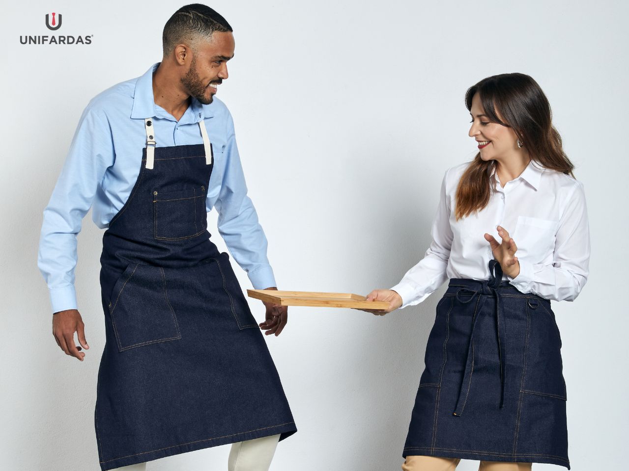 Two restaurant and hotel workers wearing corporate uniforms made by unifardas