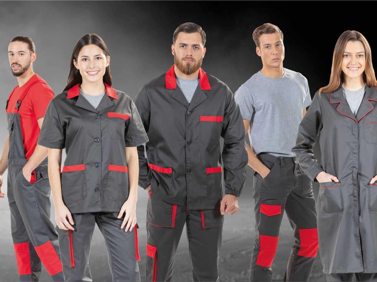 Diversos trabalhadores da área da indústria vestidos com fardas e uniformes personalizados fabricados pela Unifardas